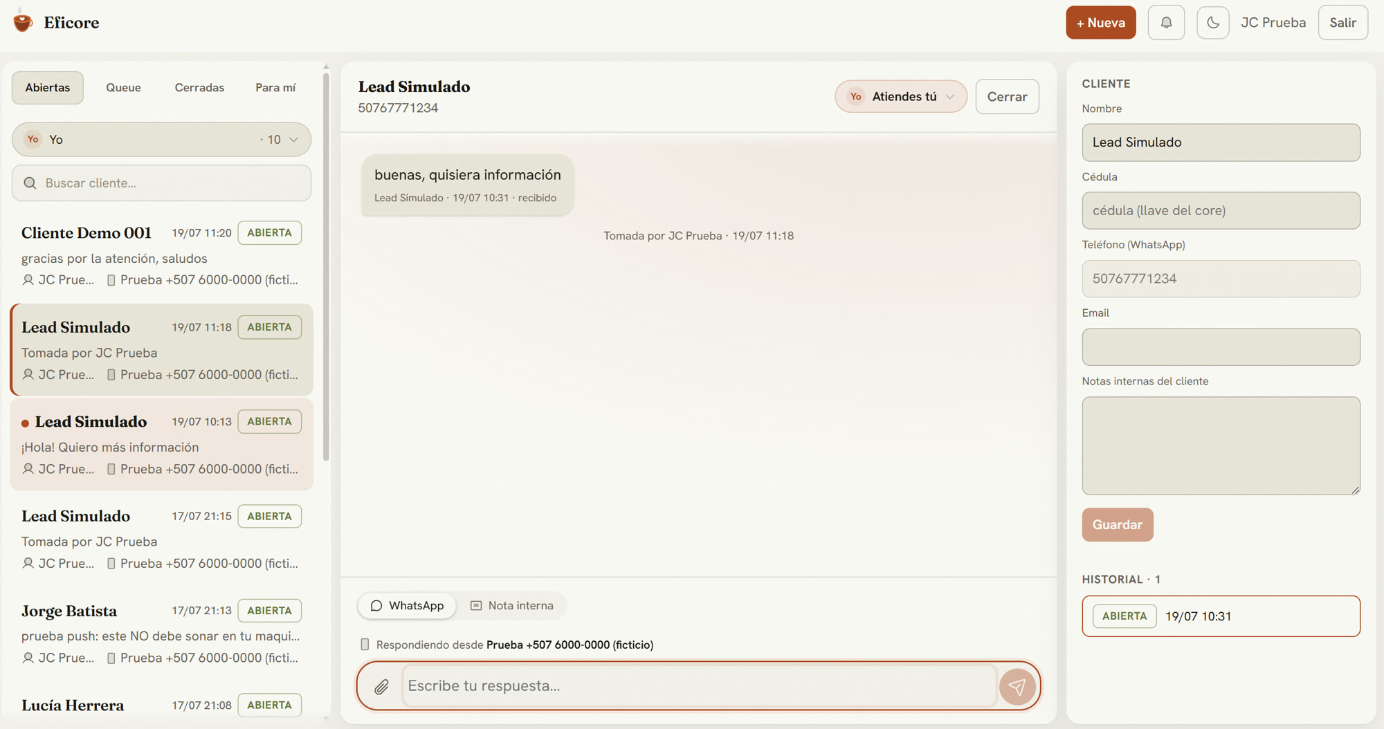 Eficore en escritorio: bandeja, conversación tomada y ficha del cliente (tema paper)